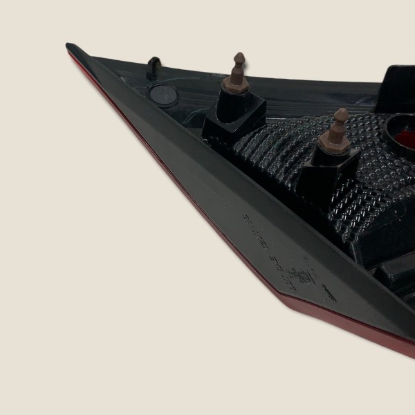 Lanterna Traseira Direita Tampa Nissan Kicks Sl 2019 (274) Direito Vermelho