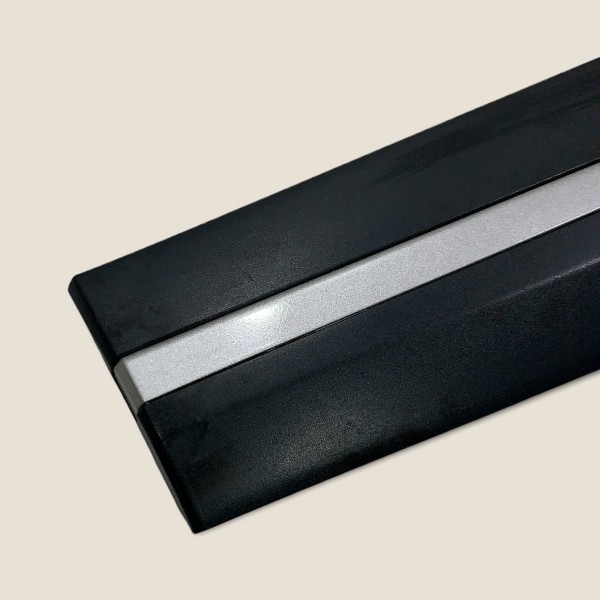 Friso Porta Tras. Esq. Nissan Kicks Sl 2019 828715rb0a (313)