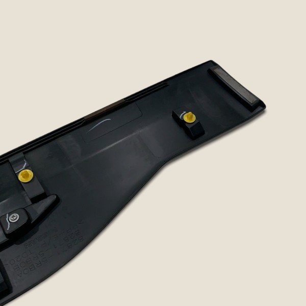 Friso Porta Tras. Esq. Nissan Kicks Sl 2019 828715rb0a (313)