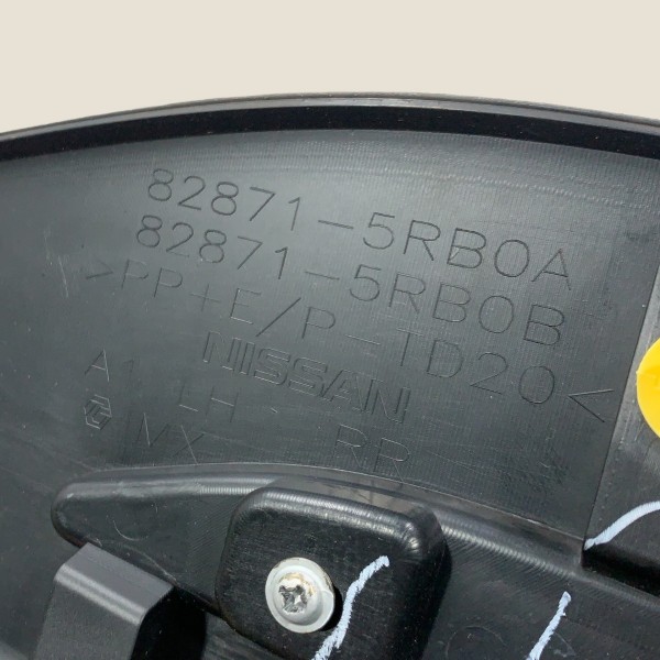 Friso Porta Tras. Esq. Nissan Kicks Sl 2019 828715rb0a (313)