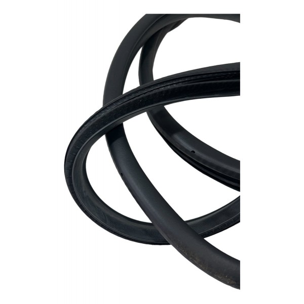 Borracha Dianteira Esquerda Chevrolet Tracker Rs 1.2t 23/24