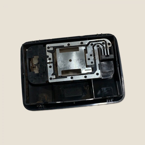 Luz De Cortesia Fiat Strada Freedom 1.4 Evo 2020 Aa