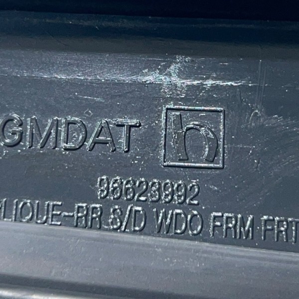 Acabamento Porta Traseira Direita Captiva 2011 96623992