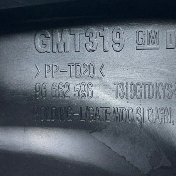 Acabamento Direito Tampa Traseira Captiva Sport 2011